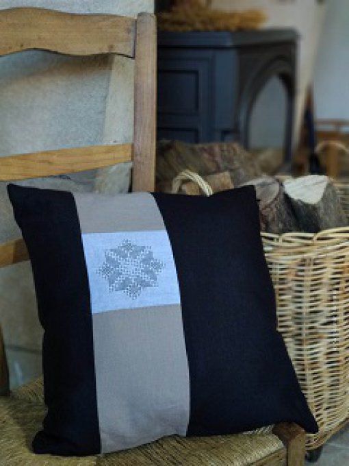 coussin bicolore motif jours d'Angles