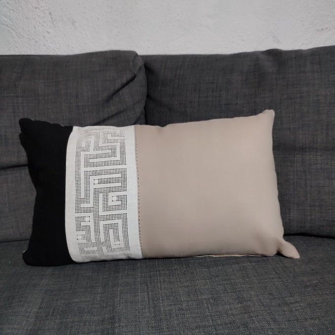 coussin bicolore motif étoile, bande noire - Copie